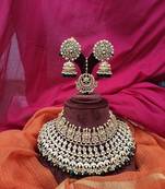 Green Gold Tone Kundan Inspired Necklace Set With Maangtikka