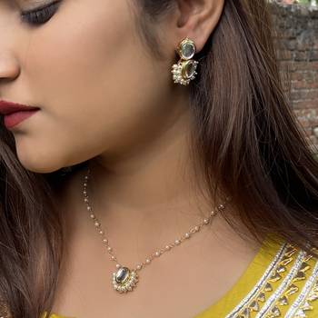 Gold Tone Kundan Necklace 2