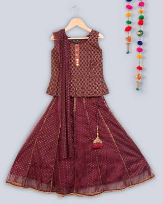 sleeveless  peplum choli with maroon net lehnga 3