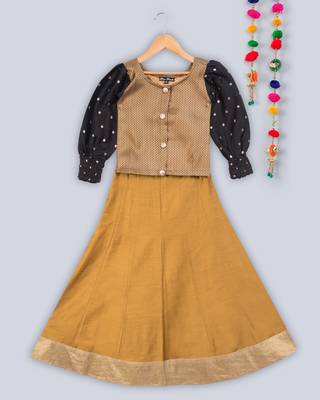 full sleeves brocade choli with lehnga 3