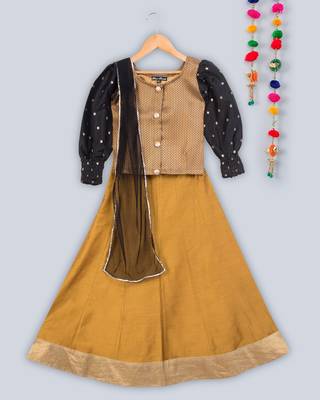 full sleeves brocade choli with lehnga 5