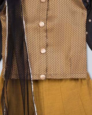 full sleeves brocade choli with lehnga 6