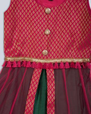 sleeveless kurta with contrast lehnga 4