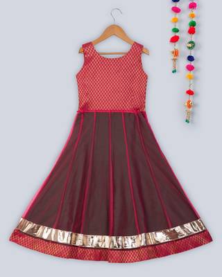 sleeveless kurta with contrast lehnga 5
