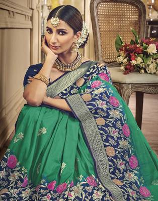 Green woven banarasi silk saree with blouse 2