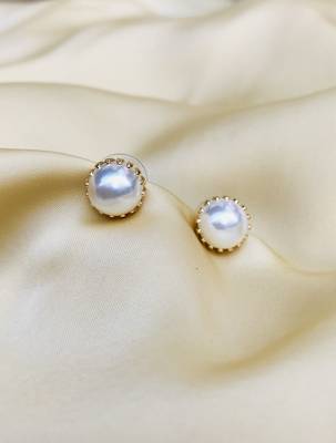 Gold pearl earrings 1