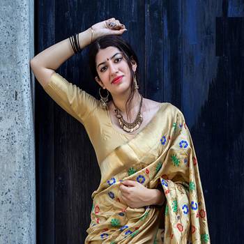Beige woven banarasi silk saree with blouse 2