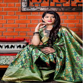 Green woven banarasi silk saree with blouse 3