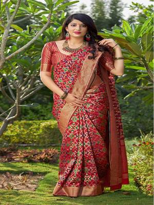 Rani pink woven banarasi silk saree with blouse 2