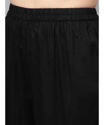 Embroidered Kurta With Pants 5