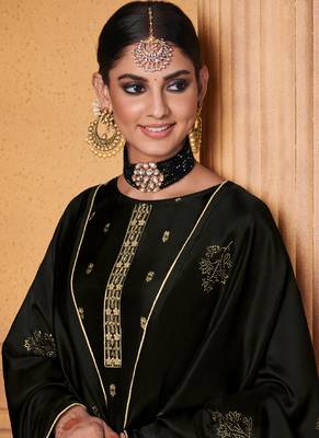Black Jacquard Pakistani Salwar Kameez 3