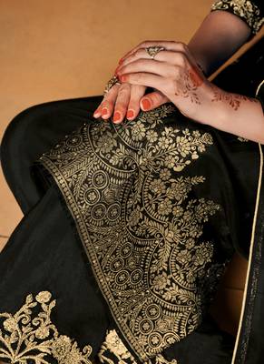 Black Jacquard Pakistani Salwar Kameez 4