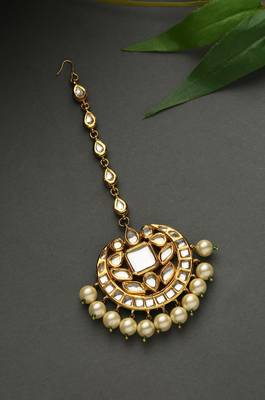 Jannat Polki And Pearls Floral Mang Tikka 1