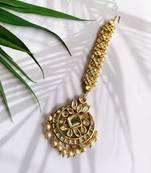 Harshini Gold Tone Kundan Mang Tikka With Pearls