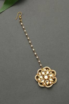 Suraiya Polki And Pearls Floral Mang Tikka 1