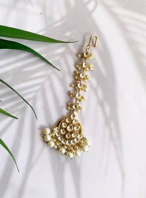 Chinmay Gold Tone Mang Tikka With Pearls 1