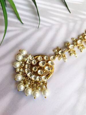Chinmay Gold Tone Mang Tikka With Pearls 2