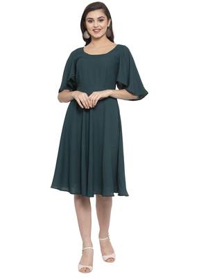 Green plain crepe short-dresses 1