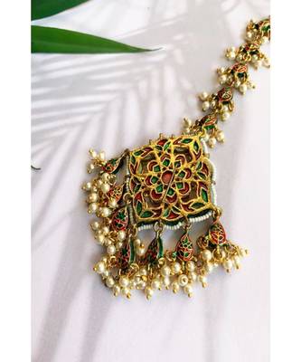 Preet Kundan Shell Pearl Mang Tikka 2