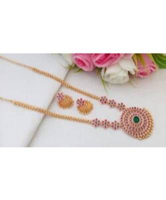 Exquisite Gold Tone Designer Necklace With A Pair Of Matching Jhumkas 1