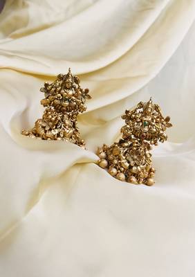 Gold earrings 1
