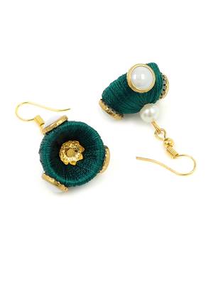 Girls Green Doomed Kundan Jhumka Earrings 1