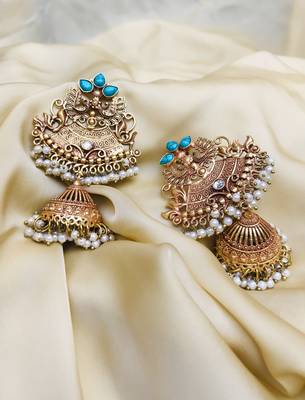 Gold earrings 1