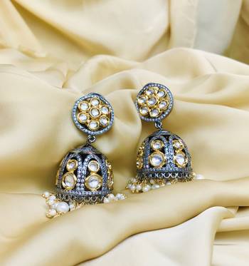 Gold earrings 1