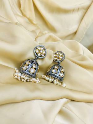 Gold earrings 2