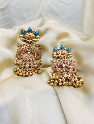 Gold earrings 1
