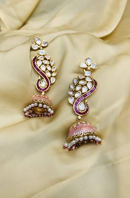Gold earrings 1
