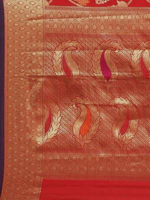 Red woven silk blend saree with blouse 4