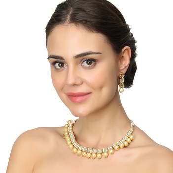 Gold Pearl Necklaces 1