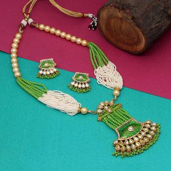 Green necklace-sets 2