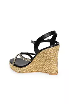 beige solid rubber sandals