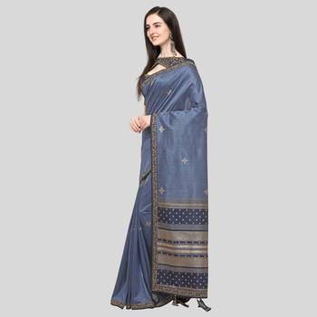 Grey Embroidered Silk Blend Saree With Blouse 2