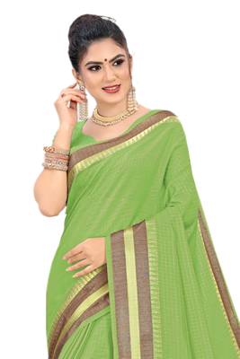 Green Woven Silk Saree With Blouse 3