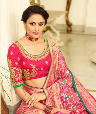 Pink Embroidered Banarasi Silk Saree With Blouse 4
