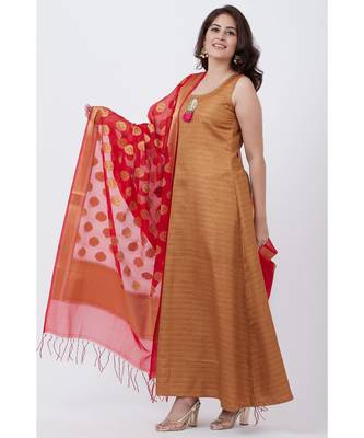 Gold Kundan A-Line Floor Length Kurti with Red Banarsi Dupatta 1