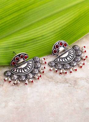 Abhira Half Moon Earrings 1
