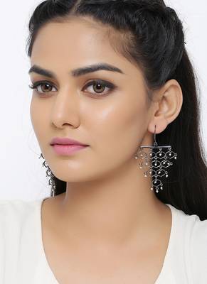 Jaali Pearl Layered Drop Earrings 2