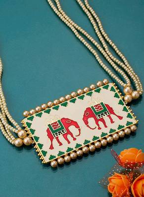 Cream Nari Kunjar Patola Necklace 1