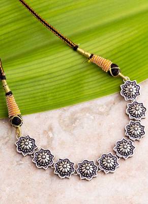 Abhira Looping Design Necklace 1