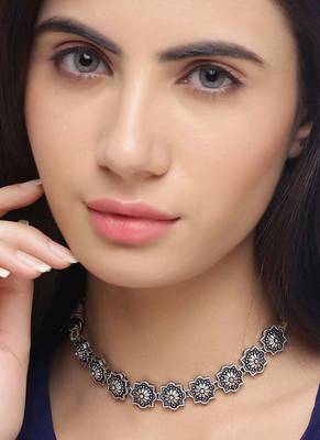 Abhira Looping Design Necklace 2