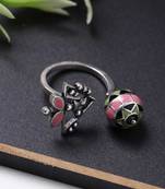 Adorned Spin Floral Motifs Ring