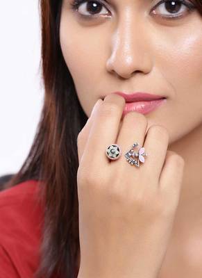 Adorned Spin Floral Motifs Ring 2