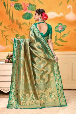  green woven jacquard saree with blouse 3