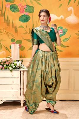  green woven jacquard saree with blouse 4