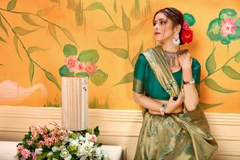  green woven jacquard saree with blouse 5