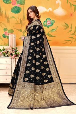  black woven jacquard saree with blouse 2